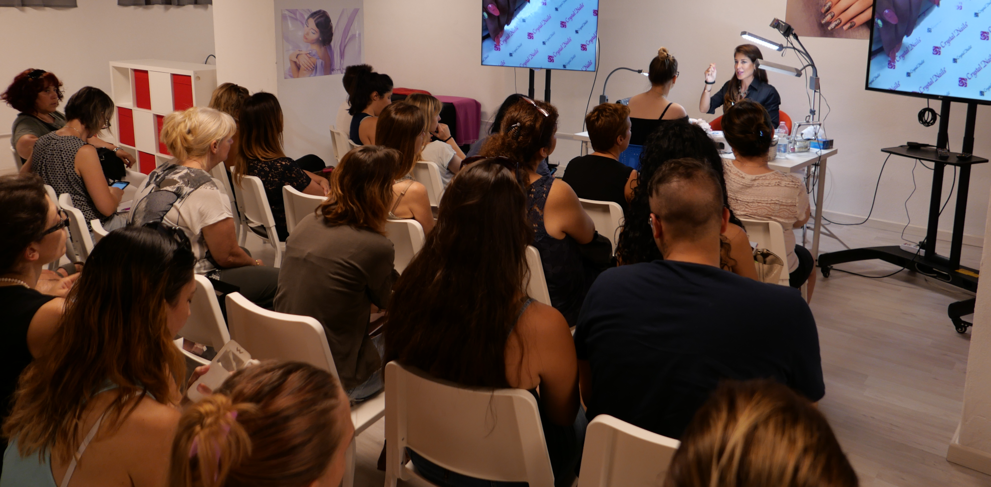 Iscriviti anche tu ad un Corso Crystal Nails Open Day Crystal Nail presso IBA milano